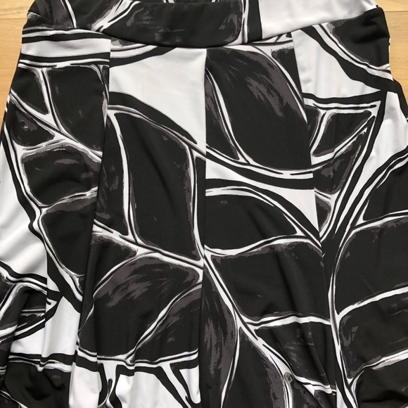 Boho Leaf Pattern Skirt - Picture 2 of 3